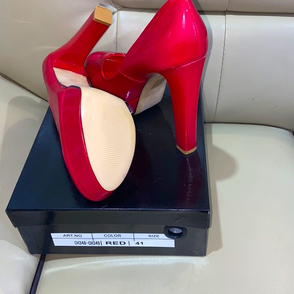 Red Pumps - Picture 4 of 4